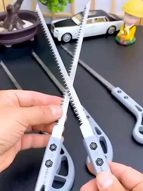 快闪开让我来,给自己备一个 迷你手工锯 可锯各种干木湿木,方便快捷 园林工具 实用工具 户外工具 三农 好工具