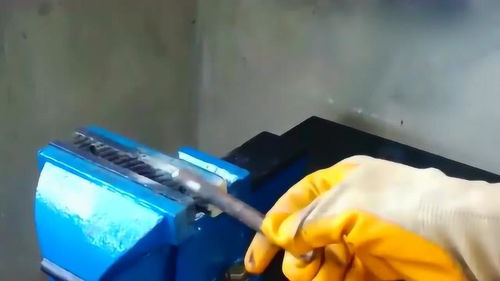 农村小伙发明的小工具,真是太实用了,我怎么没想到