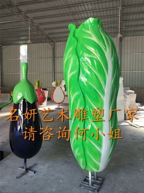 创意农业菜园装饰 仿真玻璃钢茄子雕塑与农工具的艺术融合